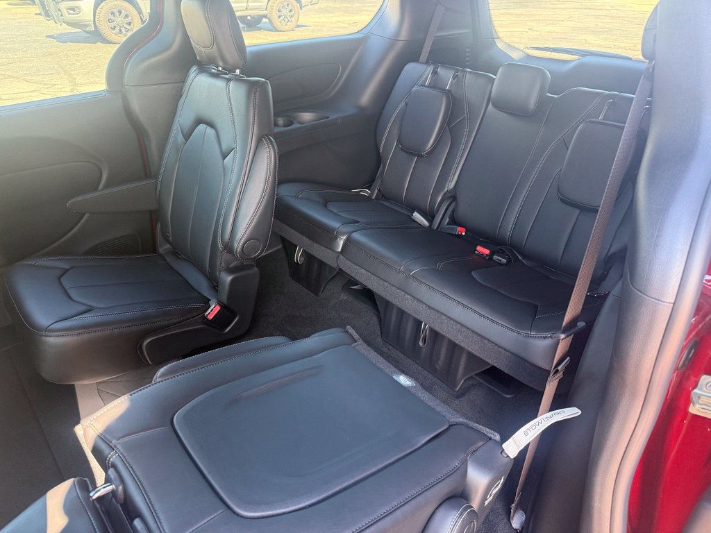 New 2027 Chrysler Pacifica Select FWD image 17
