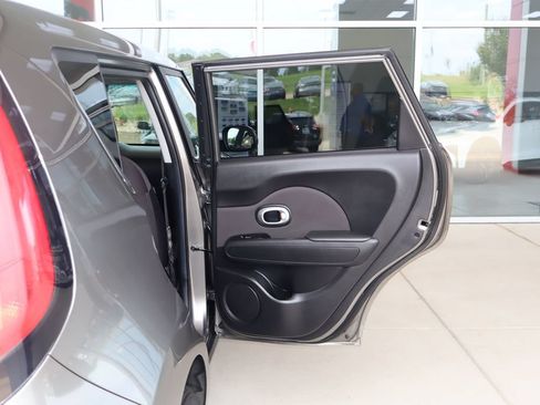 Used 2018 Kia Soul FWD image 32