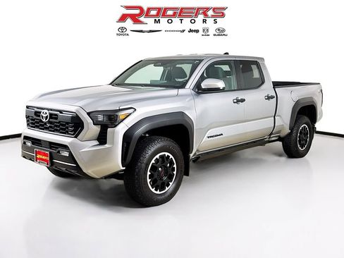 Used 2024 Toyota Tacoma TRD Off-Road image 3