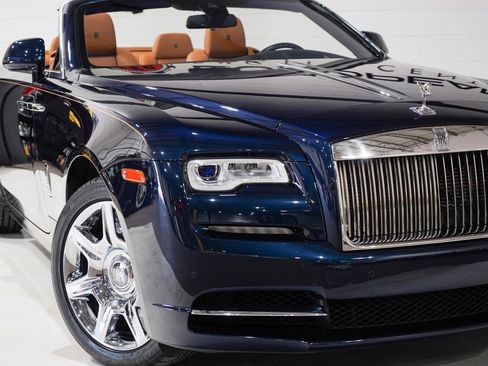 Used 2017 Rolls-Royce Dawn image 26