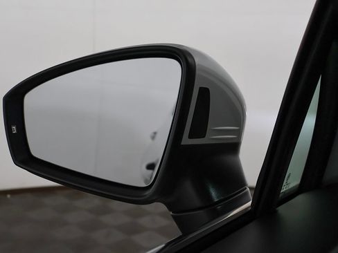 Used 2023 Volkswagen Tiguan SE FWD image 37