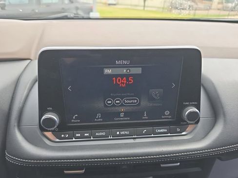 Used 2023 Nissan Rogue S image 8