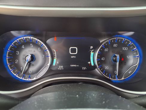 Used 2022 Chrysler Pacifica Touring-L FWD image 22