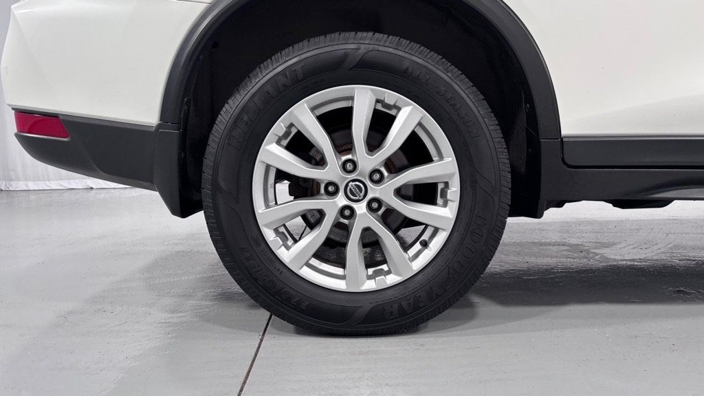 Used 2018 Nissan Rogue SV AWD/4WD image 33