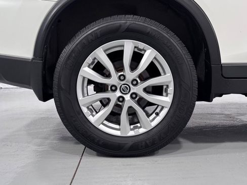 Used 2018 Nissan Rogue SV AWD/4WD image 33