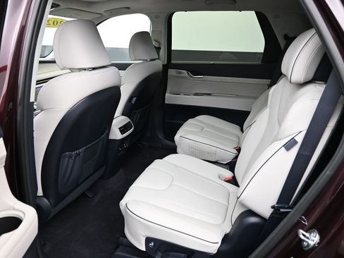 Used 2024 Hyundai Palisade Calligraphy image 13