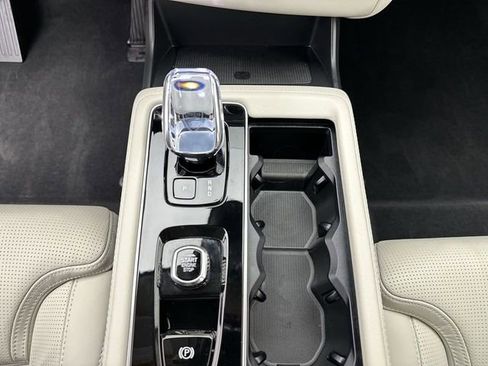 Certified 2025 Volvo XC90 T8 Ultra w/ Lounge Package image 20