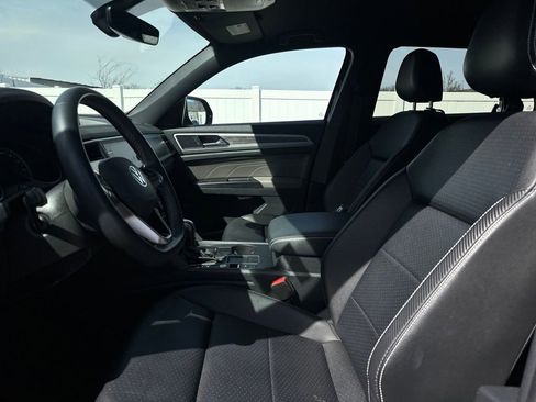 Used 2021 Volkswagen Atlas Cross Sport SE image 11