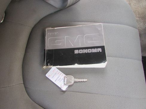 Used 2003 GMC Sonoma SLS w/ SLS Preferred Equipment Group image 19