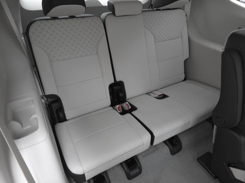 New 2026 GMC Acadia Denali w/ Super Cruise Package FWD image 39