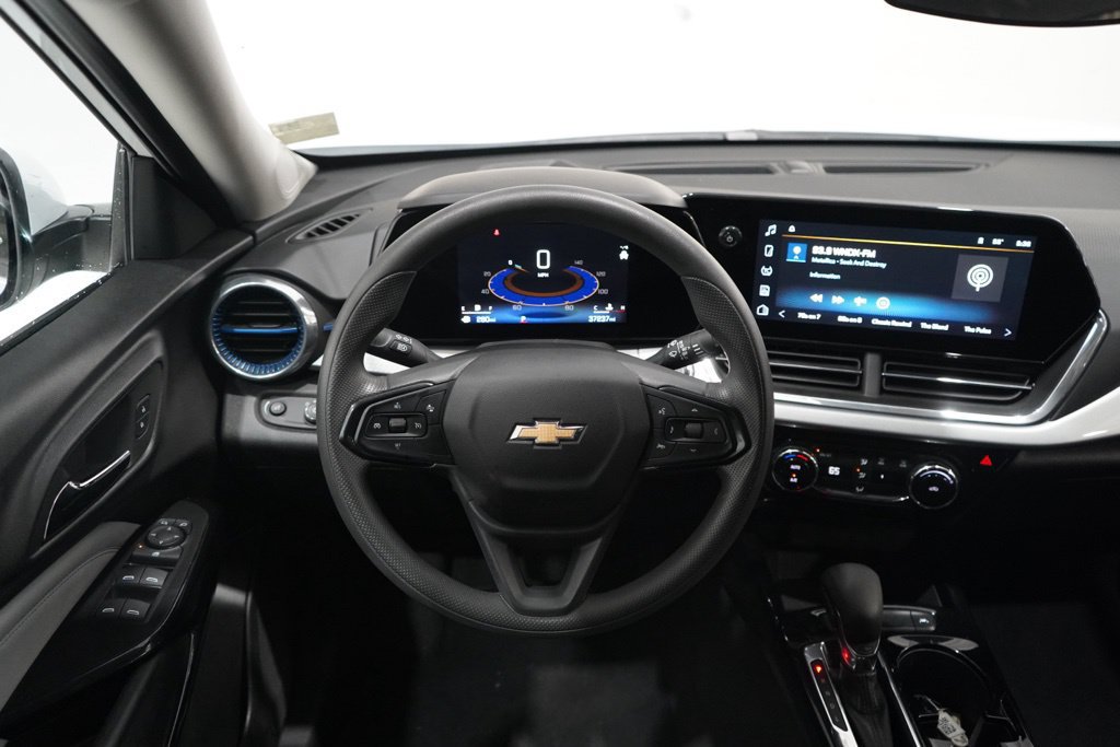 Used 2025 Chevrolet Trax LT FWD image 14