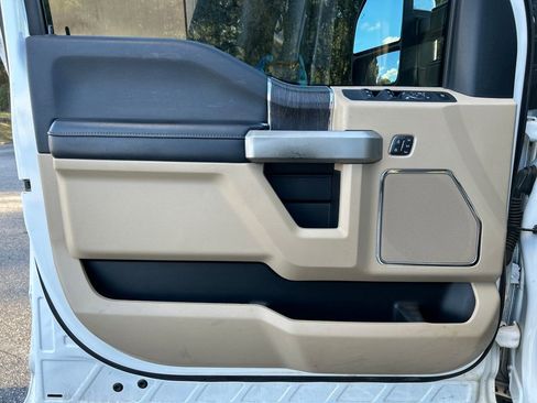 Used 2020 Ford F250 Lariat w/ Chrome Package image 8