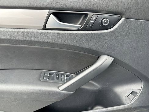 Used 2014 Volkswagen Passat 1.8T Wolfsburg Edition image 19