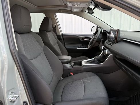 Used 2022 Toyota RAV4 XLE w/ Convenience Package image 31