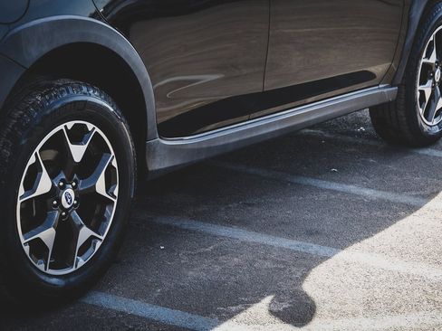 Used 2018 Subaru Crosstrek 2.0i Premium w/ Eyesight System image 17