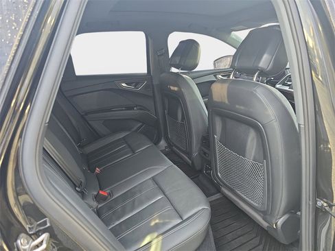 Used 2023 Audi Q4 e-tron Premium Plus image 11