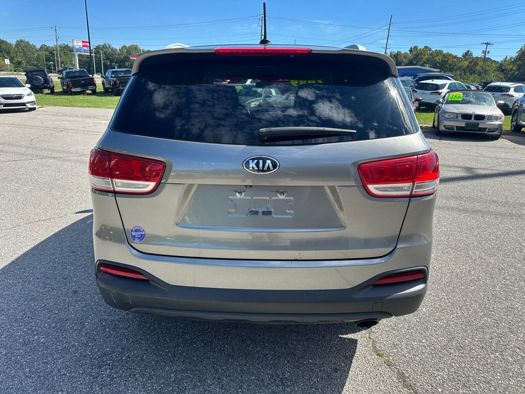 Used 2017 Kia Sorento AWD image 4