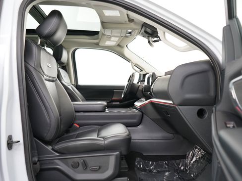 Used 2025 Ford Expedition Platinum AWD/4WD image 11