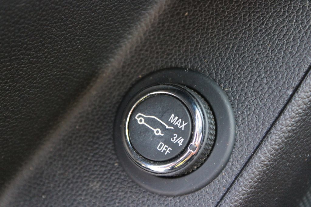 Used 2023 Chevrolet Traverse Premier FWD image 49