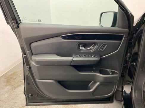 Certified 2025 Honda Pilot EX-L image 18