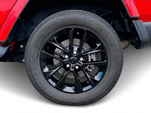 Used 2023 Jeep Wrangler Unlimited Sahara w/ Cold Weather Group image 33