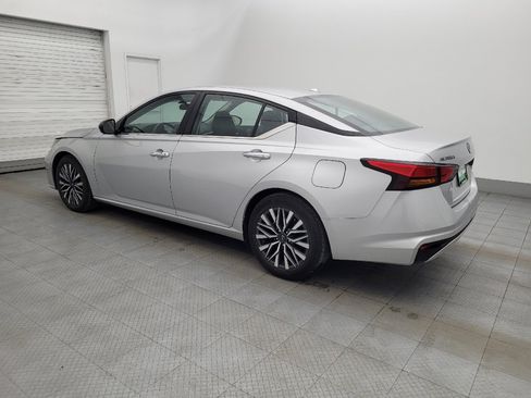 Used 2024 Nissan Altima 2.5 SV image 3