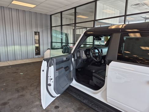 Used 2025 Ford Bronco Outer Banks image 9