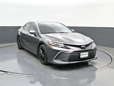 Used 2022 Toyota Camry LE image 22
