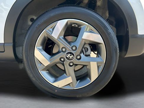 Used 2025 Hyundai Venue SEL FWD image 29