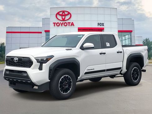 Used 2025 Toyota Tacoma TRD Off-Road image 2