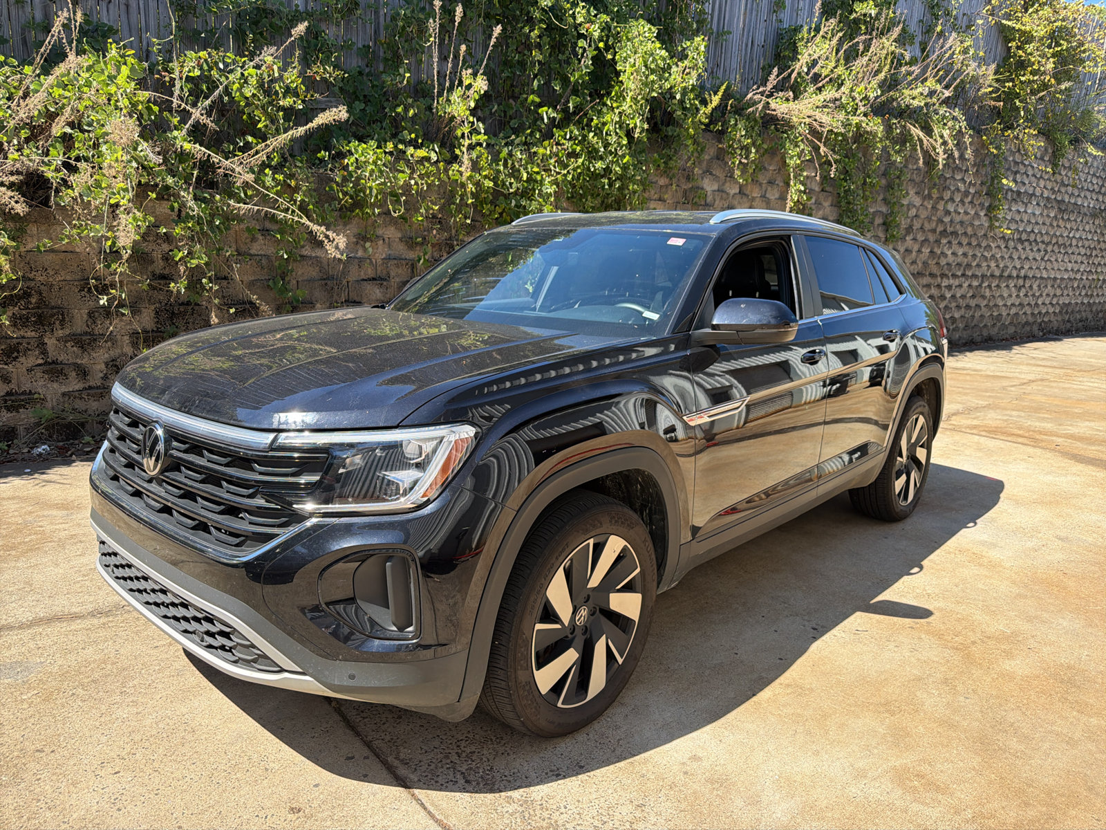 Used 2026 Volkswagen Atlas Cross Sport SE FWD image 1
