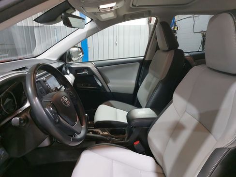 Used 2018 Toyota RAV4 Limited image 15