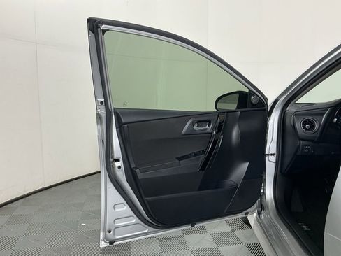 Used 2018 Toyota Corolla iM FWD image 18