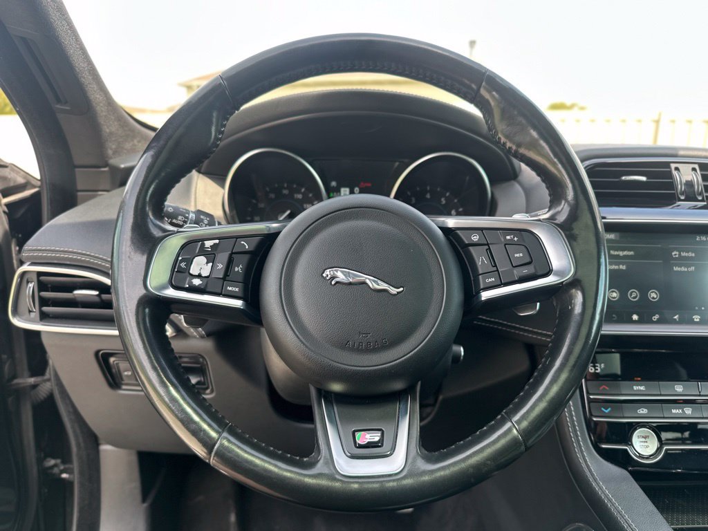 Used 2020 Jaguar F-PACE S AWD/4WD image 28