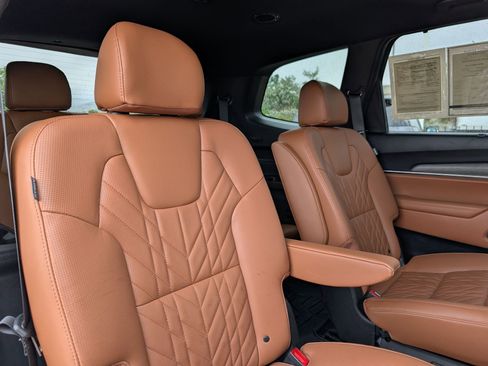 Used 2025 Kia Telluride AWD image 28