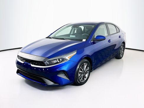 Used 2022 Kia Forte LXS FWD image 3