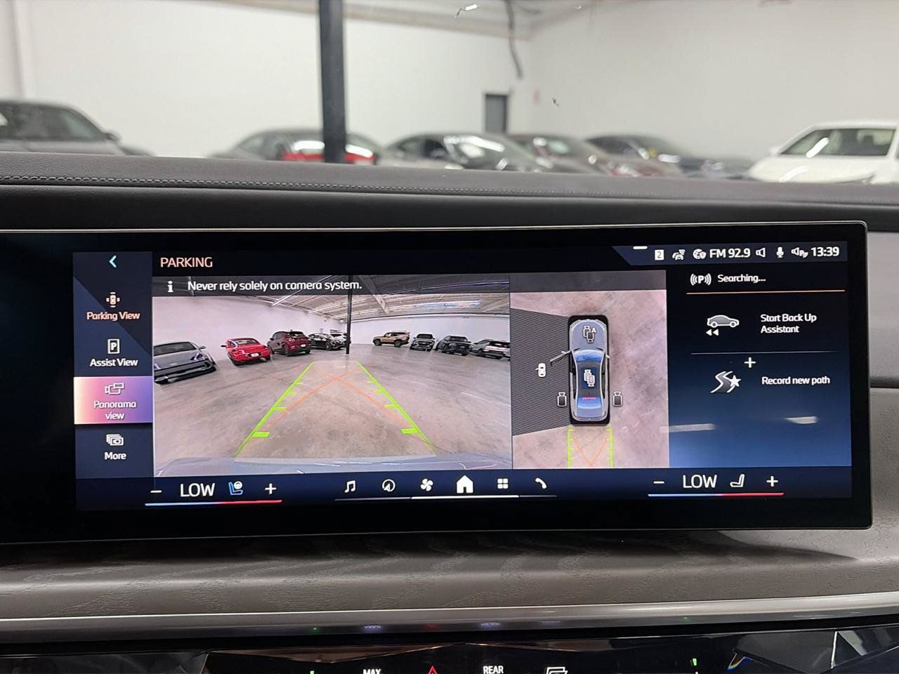 Used 2024 BMW i7 xDrive60 AWD/4WD image 17