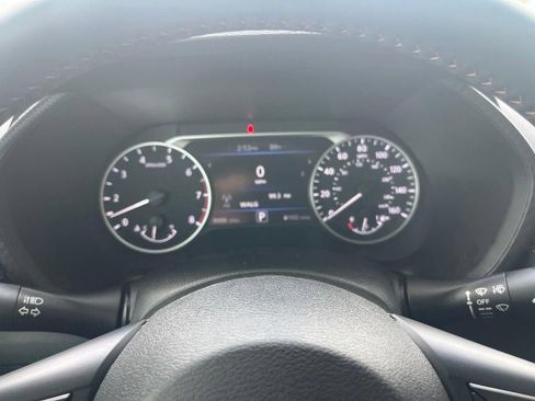 Used 2023 Nissan Sentra SR w/ SR Premium Package FWD image 14