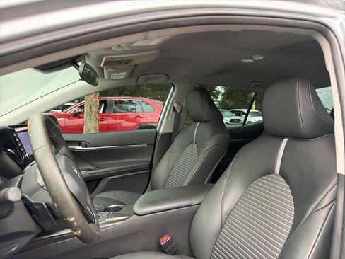 Used 2024 Toyota Camry SE FWD image 5