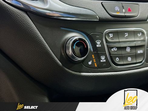 Used 2023 Chevrolet Equinox LT FWD image 19
