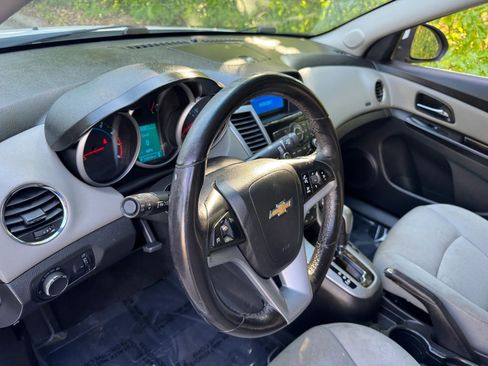 Used 2014 Chevrolet Cruze LT FWD image 14