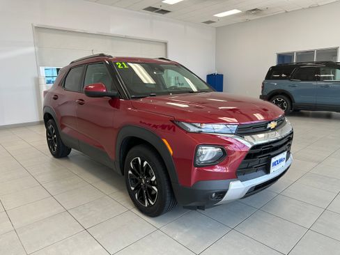 Used 2021 Chevrolet TrailBlazer LT w/ Convenience Package AWD/4WD image 4
