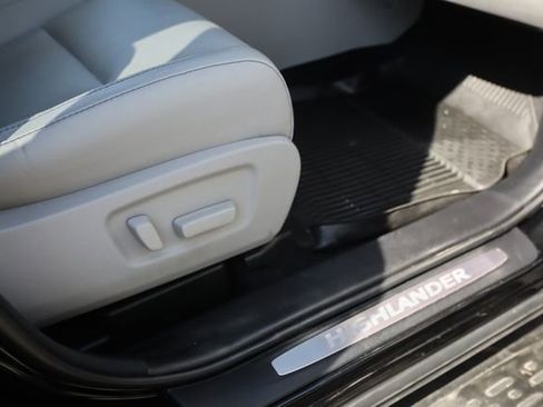 Used 2018 Toyota Highlander Limited Platinum image 59