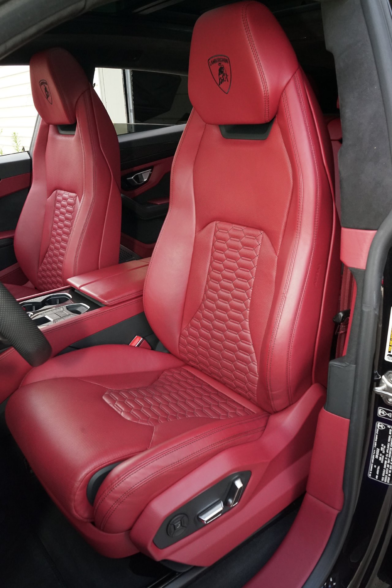 Used 2022 Lamborghini Urus AWD/4WD image 8