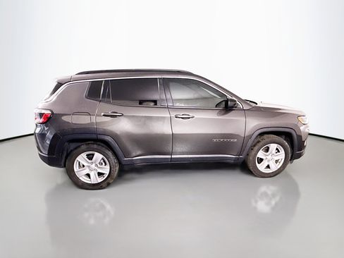 Used 2022 Jeep Compass Latitude image 11