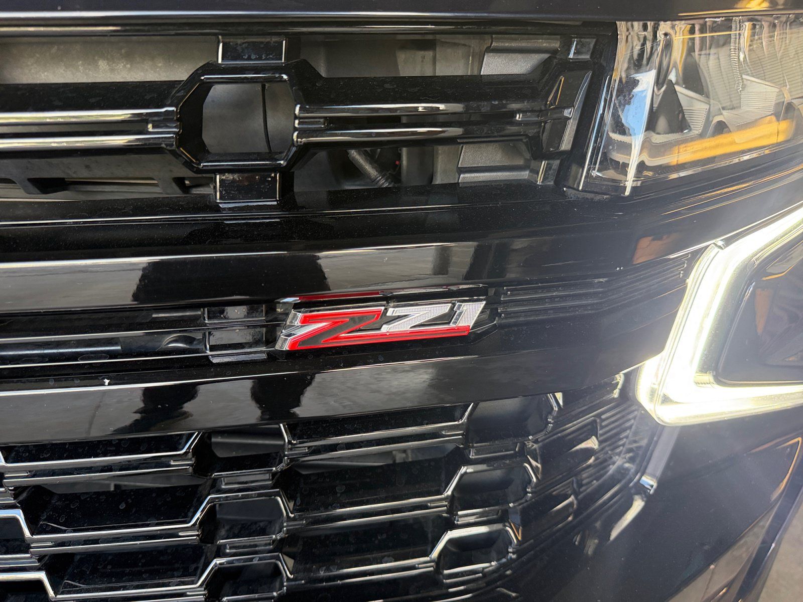 Used 2023 Chevrolet Tahoe Z71 w/ Luxury Package AWD/4WD image 24