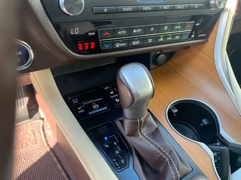 Used 2019 Lexus RX 450h AWD image 25