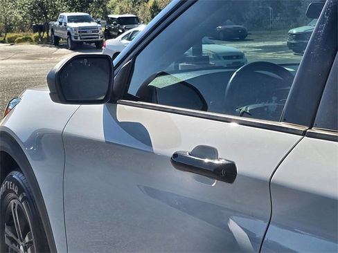 Used 2021 Ford Explorer XLT w/ Equipment Group 202A image 11