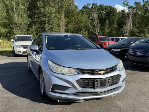 Used 2017 Chevrolet Cruze LS FWD image 1