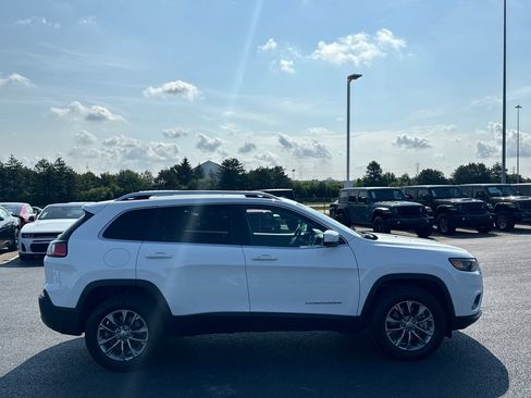 Used 2020 Jeep Cherokee Latitude Plus w/ Cold Weather Group AWD/4WD image 2